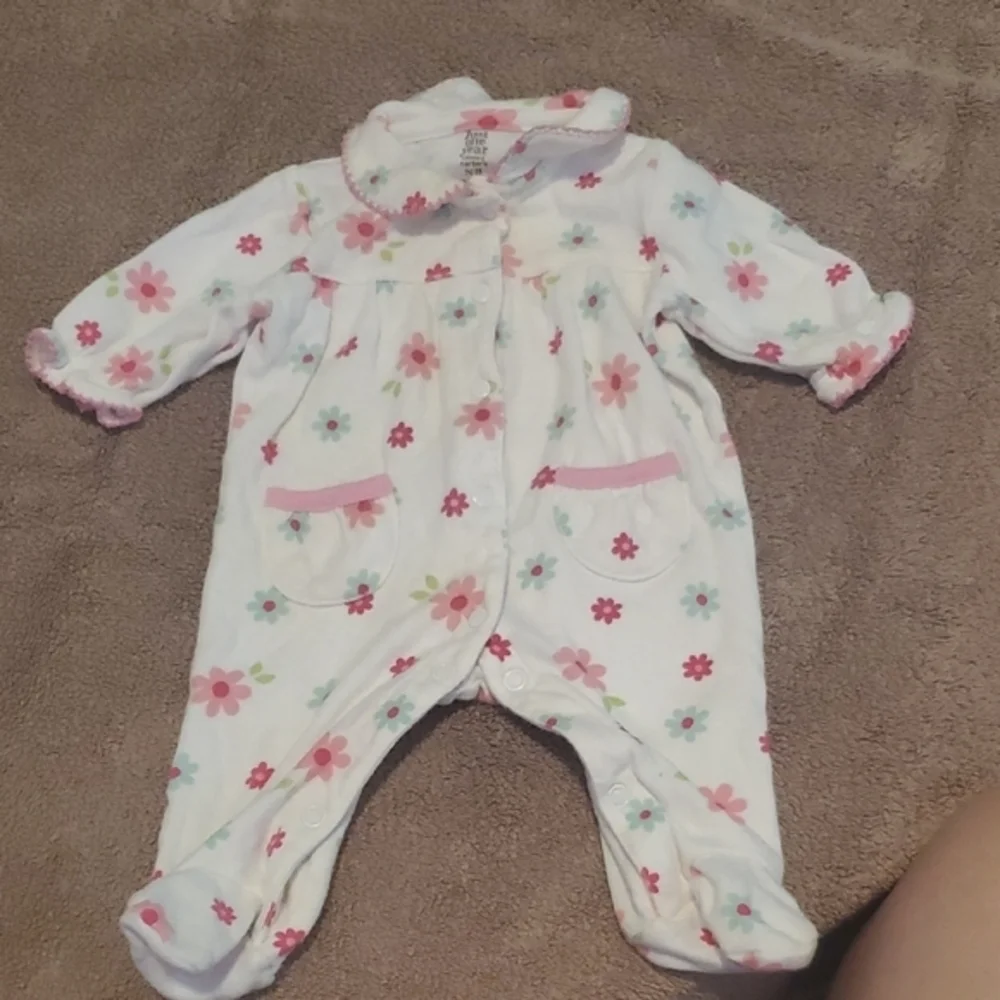 🐻 Carter's Pink and White Floral Footies One Piece
